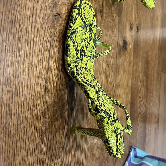 Zara Women’s Yellow and Black Snakeskin Print Heels - Picture 3 of 7